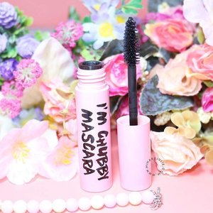 3CE Pink Rumour I'm Chubby Mascara claims :-The mascara coats lash by lash to express perfectly curled, voluminous eyelashes.-The oil and water resistand mascara provides flawless eyelashes for longer@hermoid#clozetteid #mascara #3concepteyes #3CE