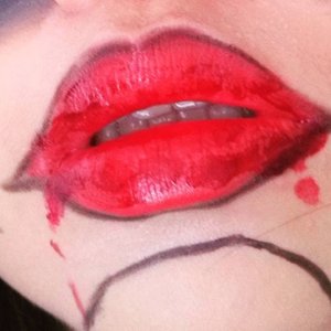 Bloody lips >.< #lotd #blood #bloody #lips #redlipstick #alleriamakeupartist #halloweenmakeup #dreesmylips #beautyblogger #clown #clozetteid