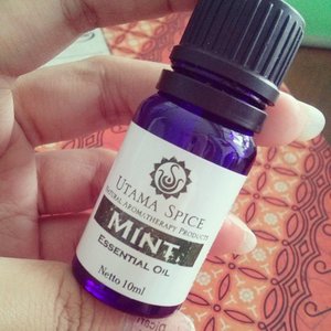 Beruntung bnget ada si imut ini dirumah! Dikala flu lg menyerang, essen mint ini menemani tidurku.. #utamaspice #essentialoil #mint #gift #naturalproduct #clozetteid