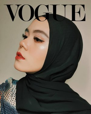 My version for the #voguechallenge ðŸ’œ
Ga telat kan yhaaa, jujur aku suka yg slide pertama tp yg hitam putih keren juga.. make your own version gaess ðŸŒº

#hijab #hijabi #hijabstyle #clozette #clozetteid #makeup #beauty #beautygram #beautyenthusiast