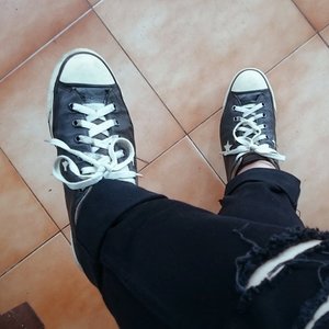 #Converse, ol' favourite #travel companion. But I guess you're getting old, mate. Skin's cracking 😢 // #rippedjeans #blackandwhite #ClozetteID #Clozette #ClozetteGirl #Shoes #travelinstyle #sneakers