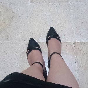 Black pointed flats never fails
#Fashion #Shoes #Flats #fromwhereistand #clozetteid #clozette #black #shoefie #bloggers #zalora #somethingborrowed #fashionsteal #deal