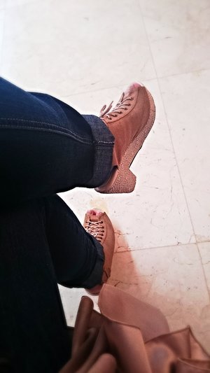 My shoes, Hari Raya Edition. Actually I almost forgot that I have this shoes, and almost forgot how good Diana Rikasari's Up shoes is.