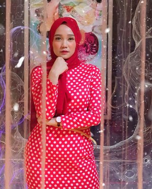 Darling, look how much you’ve grown. Just keep your heels, head and standards high. Happy weekend instafriends! 🥳..#clozetteid #chicwish #hijabfashion