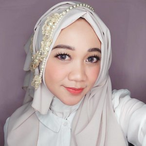 Editing hijab tutorial for this look, stay tune girls! 😘💕
.
.
#hijabfashion #hijabtutorial #tutorialhijab #tutorialhijabpesta #tutorialhijaber #clozetteid