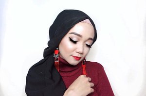 Sneakpeak untuk tutorial makeup di youtube aku malam ini 😎
.
.
@tampilcantik @indobeautygram @indobeautysquad @nyxcosmetics_indonesia @noryukicosmetics @benefitindonesia  @clozetteid #clozetteid @beautybloggerindonesia  #beautybloggerindonesia #indobeautygram #indobeautyvlogger #tampilcantik #indobeautysquad #hijab #hijabers #makeuphijab #makeuptutorial #makeup #makeupblogger #lakme