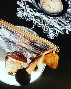 Holiday season is cominggggg 💖💖💖. Lets get your MAC Snowball edition 😍😍😍. Rosy bonzy gold aaaaaaaaa 😍😍💖💖💖💖💖
.
@maccosmetics .
.
.
.
.
.

#macsnowball #maccosmetics #mac #mac_cosmetics #beautybloggerindonesia #beauty #makeup #highlighter #rosegold #beautyblogger #indobeautygram #beautyvlogger #beautyvlog #makeup #makeupinspiration #makeupinspo #beautyinfluence #indonesia #makeupindonesia #indonesiamakeup #beautyblogger #beautyvlogger #ivgbeauty #clozetteid #indobeautyinfluencer #indobeauty #bvloggerid #indobeautygram #beautybloggerindonesia