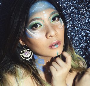 "Blue Fortune" 🔮
.
.
.
.
.
#nyxcosmetics #indonesiabeautyblogger #indobeautygram #indonesiamua  #makeupartist #makeupartistindonesia #benefitbrows  #muaindonesia #beautyenthusiast #giveawayindo #beautyblogger #makeupblogger #beautyinfluencer #makeupjunkie #fotd #motd #makeup #eyeshadow #sephora #sephoraid #look #hudabeauty #getthelook #mua_underdogs #ibv #ivgbeauty #clozette #clozetteid #clozetter #bvloggerid