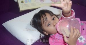Bantal untuk Mencegah Kepala Anak Peyang dan Tempat Minum Aman untuk Anak