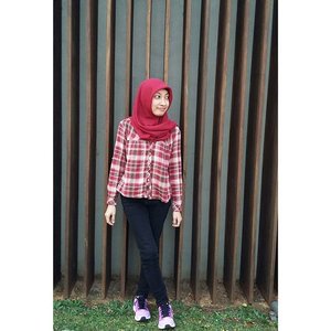 Little bit confused to wear purple (running) shoes? Just match it with bold red and black.. #ClozetteID #casualoutfit #casual #hotd #ootd #COTW #DenimEveryday