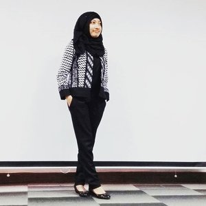 Wearing Ulala Blazer from Sogan Batik.. #soganbatik #ClozetteID #hotd #ootd #hijaboftheday