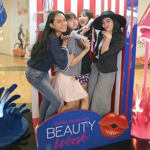 With my cutie pie 🍬🍭
.
.
.
.
.
.
#beautyblogger #fashionpeople #fblogger #blogger#패션모델 #블로거 #스트리트스타일 #스트리트패션 #스트릿패션 #스트릿룩 #스트릿스타일 #패션블로거 #bestoftoday #style #makeupjunkie #l4l #ggrep#smile #makeup #bblogger #BeautyChannelID #hudabeauty #japankorea  #bloggerceriaid  #beautybloggerindonesia #sociollabloggernetwork #clozetteid