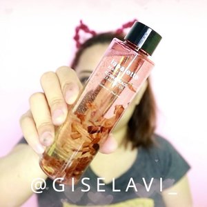 Heyooo!#reviewbygiselav is backk!!Today's review is #FloralPeaceCleansingOil from @lapalette_beauty 💖This oil cleanser is amazing! It's takes off my waterproof makeup quickly without any trace 😍It's leave my skin soft and moist, and i love it so much 💖Go to my @charis_officialhttp://hicharis.net/GiselaV/40dTo buy this with special offer!!#charis #charisceleb @charis_official