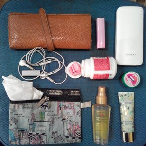 Daily essentials that have to be in my bag !! :D
