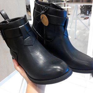 This boots will give me a reason to defend this rainy season ... 😍😍😍 😘 #ClozetteID #MyGIWishlist #Forever21 #winterboots