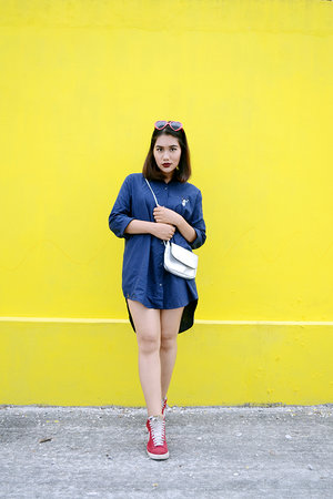 Weekend mood? Loose shirt dress for casual choice plus grunge make up to complete the whole look.
#ClozetteID