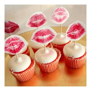 Happy weekand!! And Happy International lipstick day's 💄💋👄⚘••#lipstickday #internationallipstickday #clozetteID #plgbeautyblogger #indonesiabeautyblogger #beautybloggerindonesia #cutecake #cupcakes