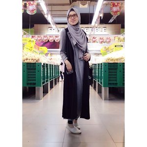 Weekly Groceries Shopping ...Wearing a comfy Black Houndstooth Vest from @trz.her thank you Tataa ❤️ #hijabdaily #hijaboutfit #ootd #clozetteid #clozetteambassador