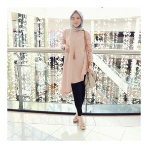 Wearing Friendship Collection from @evolvere_id ..I put my ideas in this collection,from color pallete until pick the right model for the photoshoot.. Thank you @santyazmi 😘#larasatiiputristyle #ootd #hijabstyle #hijaboutfit #clozetteid #clozetteambassador