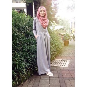 My First #ootd wearing my design Zipper Abaya for @kimi_indonesia ❤️❤️❤️ #clozetteid #clozetteambassador #hijabdaily #hijaboutfit