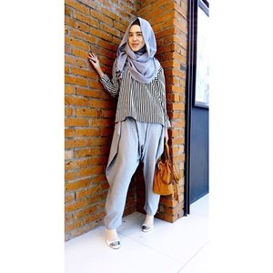 ⚪️⚪️⚪️ Wearing Pants from @sailamalabis sooo comfy 🙏🏻❤️ #ootd #hijabdaily #hootdindo #hijaboutfit #hijabstyle #clozetteid #clozetteambassador #tapfordetails