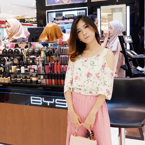 Today I attended Grand Opening @byscosmetics_id with @bandungbeautyblogger.Let's go to @byscosmetics_id store at @transstudiomallbandung and get a special discount for you! 💖...#bys #bysmetrotsmbandung #bysithinkinpink #bandungbeautyblogger #wanitaindonesia #photography #beautybloggerindo #Facetofeet_id #beautybloggerindonesia #beautyblogger #makeuptutorial #ootdstyle #style #fashion #2018 #styleblogger #asian #ootd #ggrep #clozetter #clozetteID#fashionblogger #bloggerstyle #bloggerfashion#bloggermafia #ootdfashion #ootdstyle #influencer #influencerstyle #ootdfashion