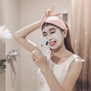 This mask from @suiskin_official makes the skin of my face feel more moist, smooth and fresh, besides how to use it is very unique and easy to apply. I feel good with this mask because it gives good results for my skin type which tends to dry.Want to try it? Take a look here http://hicharis.net/chikaliu/9lz and or click the link on my bio :)@charis_celeb@hicharis_official...#beautybloggerindo #bdgbeautyblogger #bandungbeautyblogger #ootdstyle #style #styleblogger #ootdindo #fujifilmxt20 #pursuitofportraits #bravogreatphoto #lookbook #ggrep #clozetter #clozetteid #tribepost #fashionblogger #bloggerstyle #bloggerfashion#bloggermafia #ootdfashion #ootdstyle #influencer #influencerstyle #lookbookindonesia #charisceleb