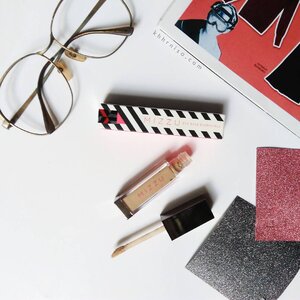 Hae aku review terbaru di blog aku yaitu mizzu eye base essential. Ini produk ajaib sih bener2 nahan eyeshadow walaupun udah kena wudhu 3x 💜💜💜 Oya, theme sama header blog aku ganti loh. Biasa yaaa linknya ada di bio #pamer
.
.
#clozetteid #makeup #reviewmakeup #mizzueyebase #flatlay #beautybloggerindonesia #beautiesquad
