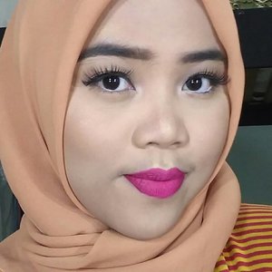 Tutorial makeup with bold lipstick soon yaaaa bebep-bebepkuuh💝
.
.
.
Lips : colorpop avenue+ face2face lipcream shade no.2 dari @arianirosidi uuuh maacih yaa😘😘😘😘
.
.
.
.
#indobeautyblogger #indonesiabeautyvlogger #indonesiabeautyblogger #beautybloggerindonesia #bloggerindonesia #makeup #makeuptutorial #tutorialmakeup #clozette #clozetteid #hijab #makeuphijab
