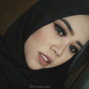 Pake makeup ini tiba-tiba pengen nyanyi my chemical romance😂😂
.
.
#makeup #clozetteid #hijab #inezcosmetics #boldmakeup #indobeautyblogger #indonesiablogger #blogger #makeuptutorial