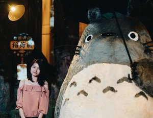 Sept 14, 2017 🎂
First day on my "legal-age"
Thanks God I found my Huge Totoro !
.
📷 : @pauluskevin 
#theworldofghiblijakarta #totoro #myneighbortotoro #clozette #clozetteid #vsco #vscocam #bolehbawapulangga?