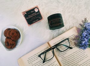 July 23, 2017
Me time. Sunday morning with cookies and book.
Don't forget to use your favorite mask ! 😍
.
Hasil belajar flatlay bareng @beautiesquad kemaren 💕
(Cari yang "sexy" 😂)
#Beautiesquad #NgopiCantikBeautiesquad #FlatlayBarengBeautiesquad #Flatlay #Clozette #ClozetteID #Bloggerperempuan #vsco #vscocam