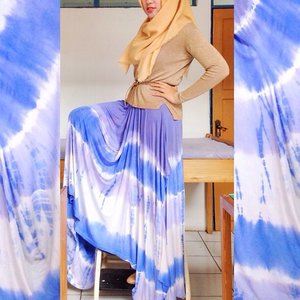 INTO THE BLUE.
Wide dress jumputan #dianpelangi from @pelangi_makassar .
Scarf #dianpelangi from @dianpelangibanjarmasin .
#ootd #outfitoftheday #wiwt #whatiworetoday #hijabi #hijabers #hijabchic #hijabfashion #muslimfashion #potd #lookbook #lookbookNU #ClozetteID #blue