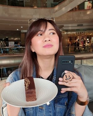 .
Wanna be always happy?
Always carry some chocolate with you :)
.
#timetravel #throwback #workwithhappy #playwithhappy #neverstopplaying #dearbeautylove #clozetteid #zilingoid #foodies #foodporn #foodphotography #foodgasm #loveyourself #speakyourself #neverafraid #changedestiny #daretobedifferent #borntolead #ajourneytowonderland #like4like #december #2019