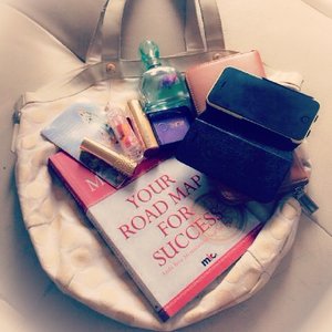 what's in your bag?? Book, lipstik, parfum, wallet, mobile phone, face powder, prayer card 😃 #ClozetteID #AcerLiquidJade