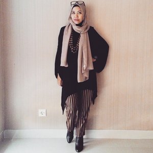 Breaking for the session. Lets take a pic first 😣😊 @clozetteid #Clozetteid #hotd #ootd #ootdindonesia #hijabfashion #nature #hijabmom #emakblogger #Femaleblogger #BloggerIndonesia #IndonesianHijabBlogger #fashionblogger #boots #tagsforlikes #moslemfashion