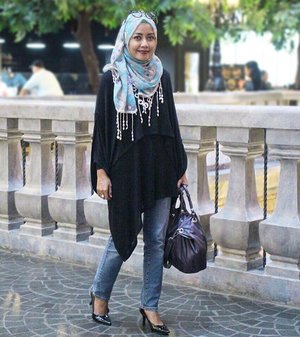 My outfit today. #clozetteid #starclozetter #emakblogger #bloggerlife #yogainstructor #bloggerdailylooks #lifestyleblogger #hijabstyle #ootd #ootdindo #hijabers #indonesianblogger #yogablogger #indonesianmomblogger #instablogger #momdaily #hijabblogger