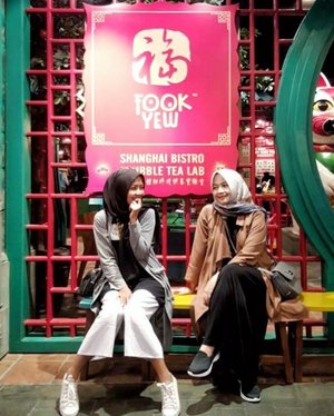 In life, have a friend that is like a mirror and shadow. Mirror doens't lie and shadow never leaves. With bestie @irmasenja ....📸@zaharavinka#MomBlogger #starclozetter #clozetteid #emakblogger #Bloggerlife #momlife #momdaily #momworld #hijabmom #lifestyleblogger