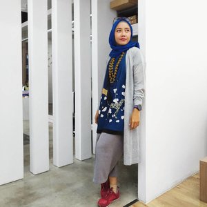 Menuju petang... nunggu tebengan id card buat ke bawah 😂😂....#LifestyleBlogger #EmakBlogger #MomBlogger #indonesianfemaleblogger #starclozetter #clozetteid #ootdindonesia #hijabmom #hijabers