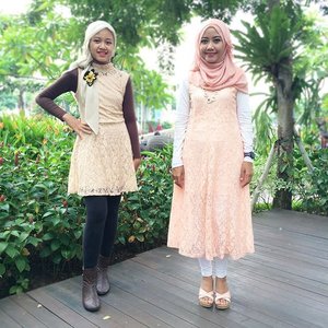 Out fit of the day with my lovely daughter @zha.vinka Using brokat style. #momanddaughter #ootd #clozetteid #hotd #bloggerslife #hijabblogger #hijabstyle #hijabers #hijabfashion #dressoftheday #classicdress #fashionblogger #momblogger
