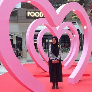 Come to me, Love! ❤️💞 #clozetteid #hijabers #hijabmom #monochrome #bloggerslife #emakblogger #ootd #ootdindo #hijabstyle #hijabblogger