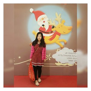 This santa is too cute to be missed.
Pardon my sandals 🙈
📸 : @andrejul239
.
.
.
.
.
.
.
.
#instagram #selfie #wefie #selfcamera #date #dating #latepost #photography #photooftheday #potd #selca #red #santa #latechristmas #blogger #beautyblogger #fashionblogger #indonesian #chinese #chinesegirl #instagramers #Instagram #ClozetteID #ootd #christmas #christmasvibe