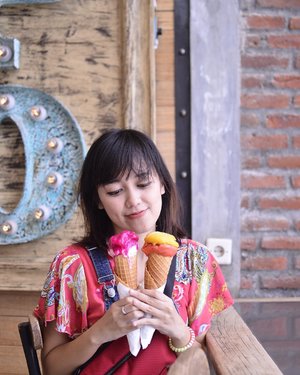 Hari Senin yang panaaaassssss di dunia maya dan dunia nyata🔥☄️😡🤬Habis ini makan es campur enak kayaknya 🤤🍧.....#blogger #fashionblogger #bloggerperempuan #bloggerjogja #nikon #nikonindonesia #ootd #ootdmagazine #chictopia #clozette #clozetteid