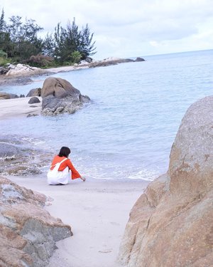 Weekend mood: leyeh-leyeh di pinggir private beach dengan matahari yang gak panas dan gak menyengat 🤣😎🌊🏖🌅
.
.
.
.
.
#blogger #bloggerperempuan #nikon #nikonindonesia #nikontravel #travel #travelling #travelblogger #explorebangka #explorebangkabelitung #bangkabelitung #indonesia #exploreindonesia #clozette #clozetteid