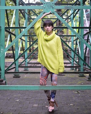 Been waiting for the perfect weather to pull this sweater out! ðŸŒ§ðŸŒ§ðŸŒ§
Rainy day wonâ€™t stop me â›ˆâ˜”ï¸�ðŸ’ªðŸ�»
-
Neon sweater is from @femmeluxefinery ðŸ’›ðŸ’šðŸ§¡
.
.
.
.
.
#luxegal #blogger #fashionblogger #bloggerperempuan #bloggerjogja #nikon #nikonindonesia #ootd #ootdmagazine #chictopia #clozette #clozetteid