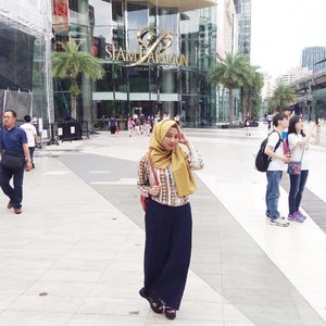Calm down, it's just a cloudy summer day. Let's go have some fun and chill 👒..#delsjourney #delstraveldiaries #travellingwithhijab #hijabtraveler #explorethailand #explorebangkok #ClozetteID #colorfulofhijab