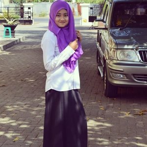 Simple dress, black n white
#ClozetteID #OOTD #HijabSquare