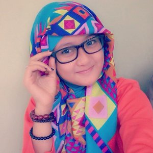 Begaya ama kacamata
#ClozetteID #GoDiscover #scarf #HijabSquare #hijabfashion #simplehijabstyle