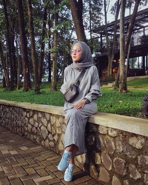 Gloomy SaturdayDress by @unime.id ...#ClozetteID #ShoxSquad #personalblogger #personalblog #indonesianblogger #lifestyleblog #Hijab #likeforlikes