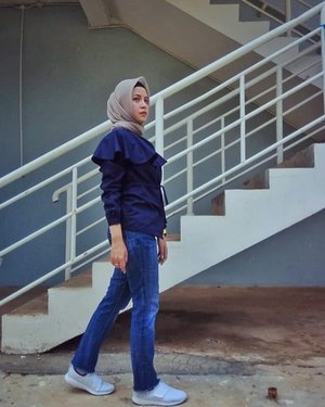 Caring about what people think is useless, just don't care 👋 Good morning rainy Sunday.Top from @nayyarraoutfit .....#ClozetteID #ShoxSquad #personalblogger #personalblog #indonesianblogger #lifestyleblog #Hijab #likeforlikes